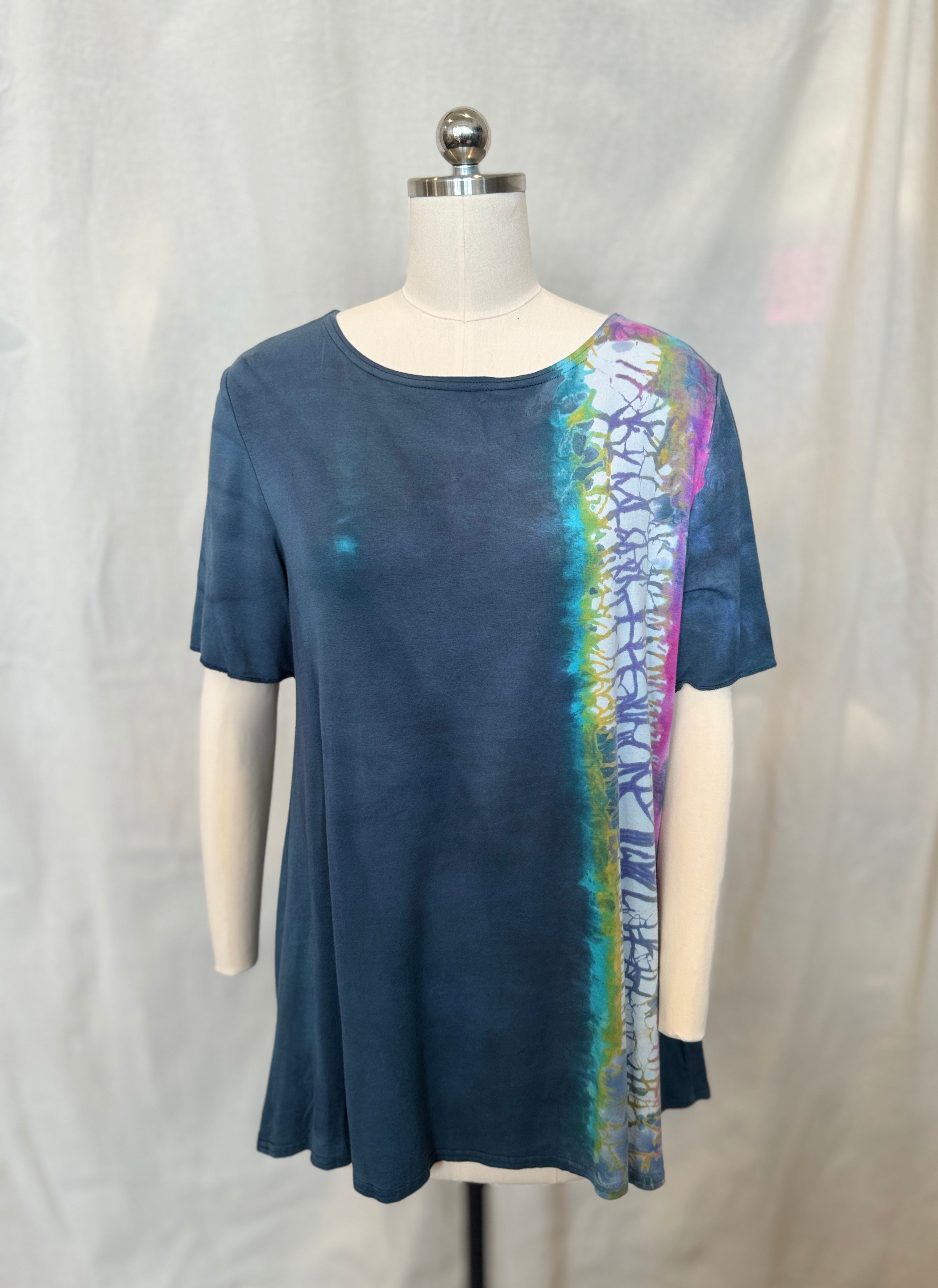 AUDREY SHORT SLEEVE TUNIC in Cracks in the Wall