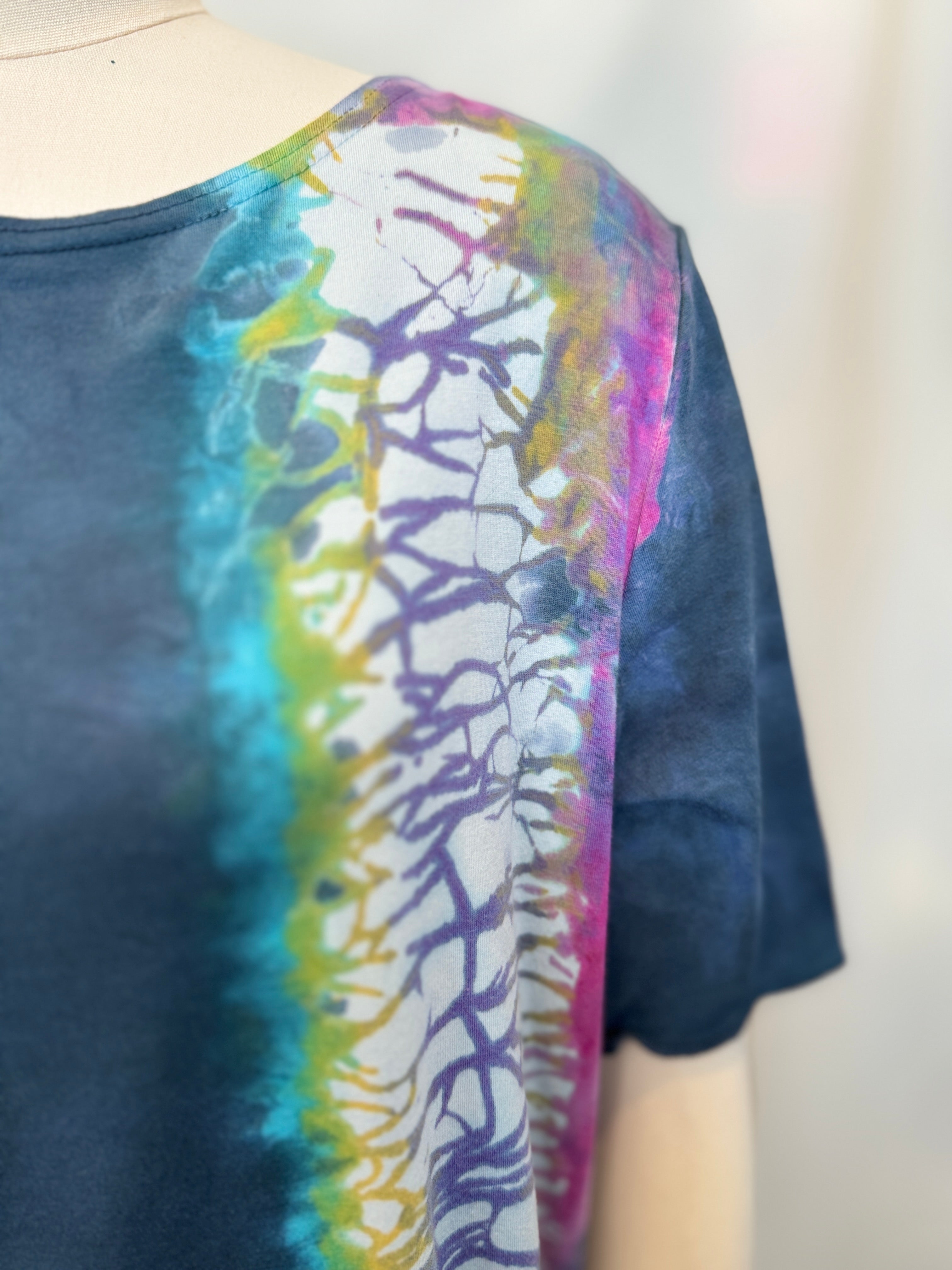 AUDREY SHORT SLEEVE TUNIC in Cracks in the Wall