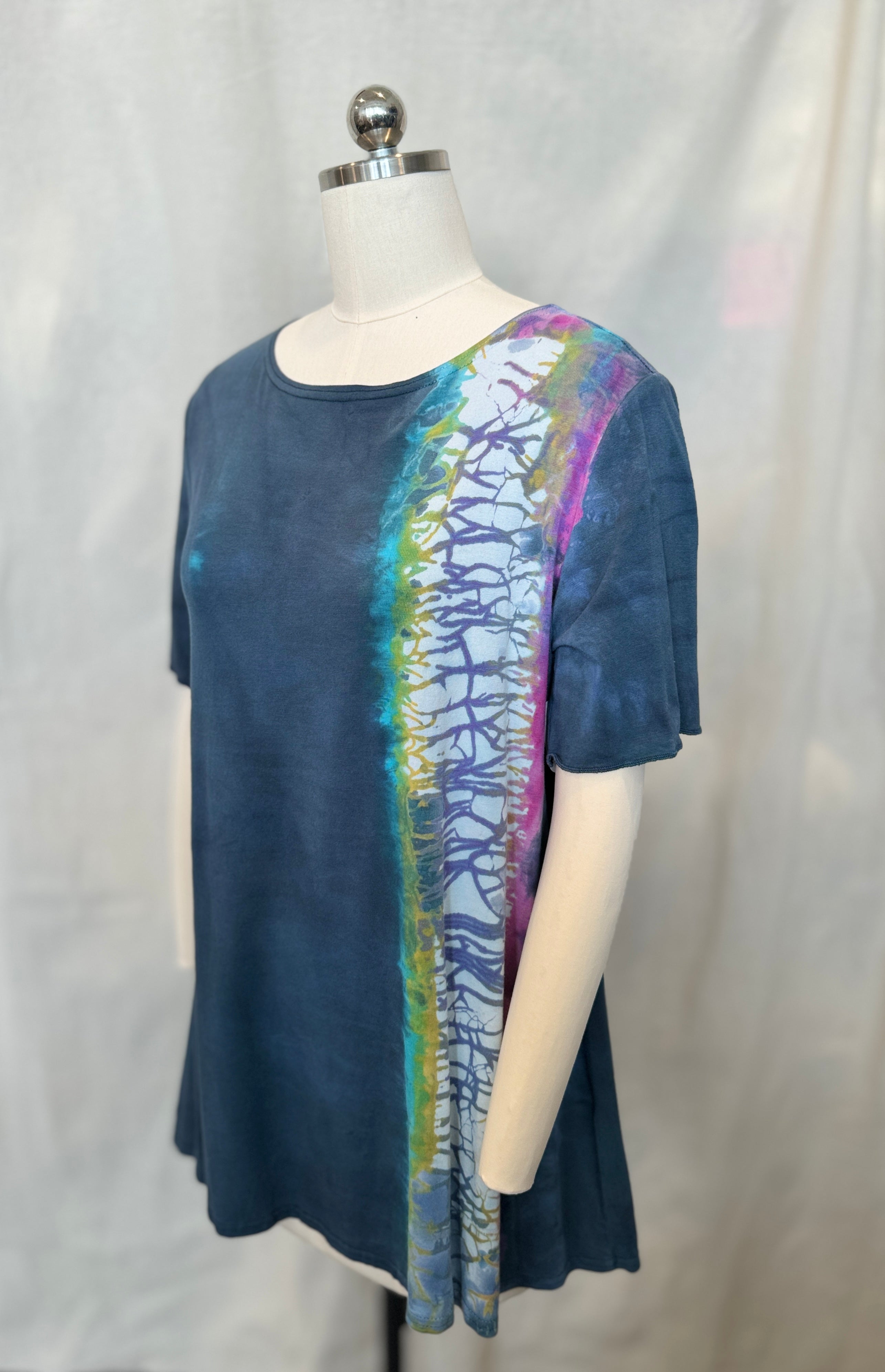 AUDREY SHORT SLEEVE TUNIC in Cracks in the Wall
