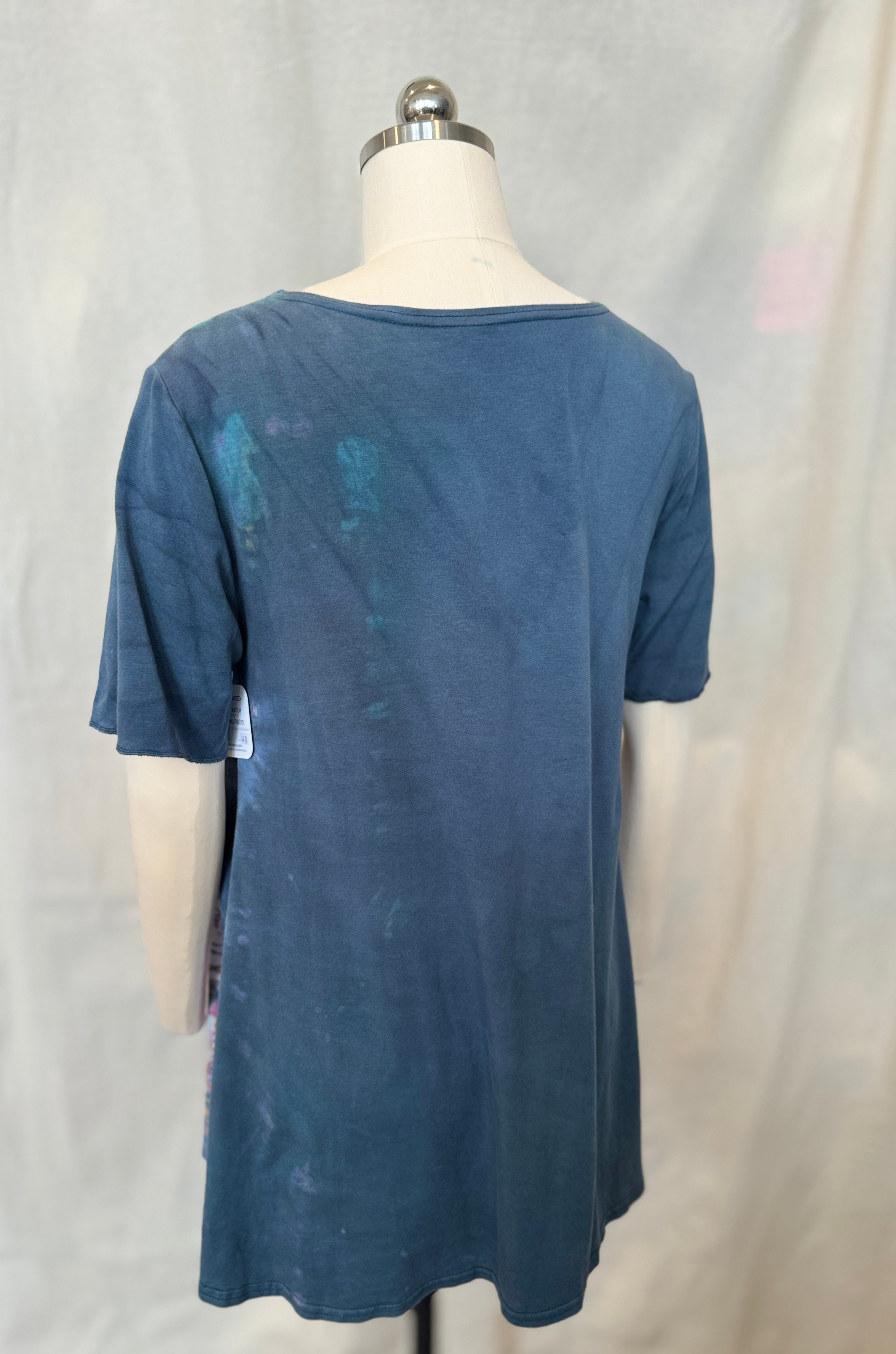 AUDREY SHORT SLEEVE TUNIC in Cracks in the Wall