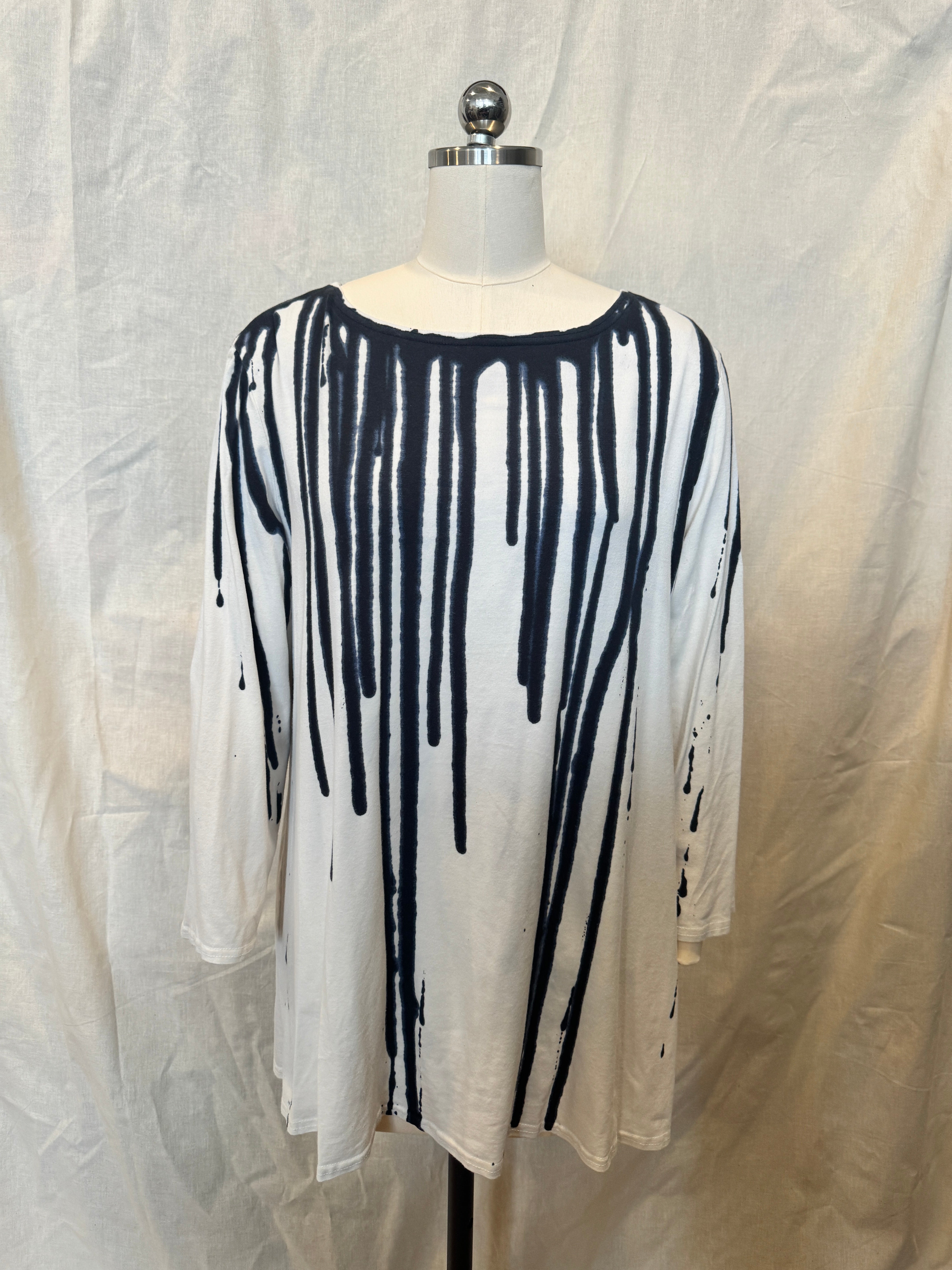 AUDREY 3/4 SLEEVE TUNIC in Navy Dripstone