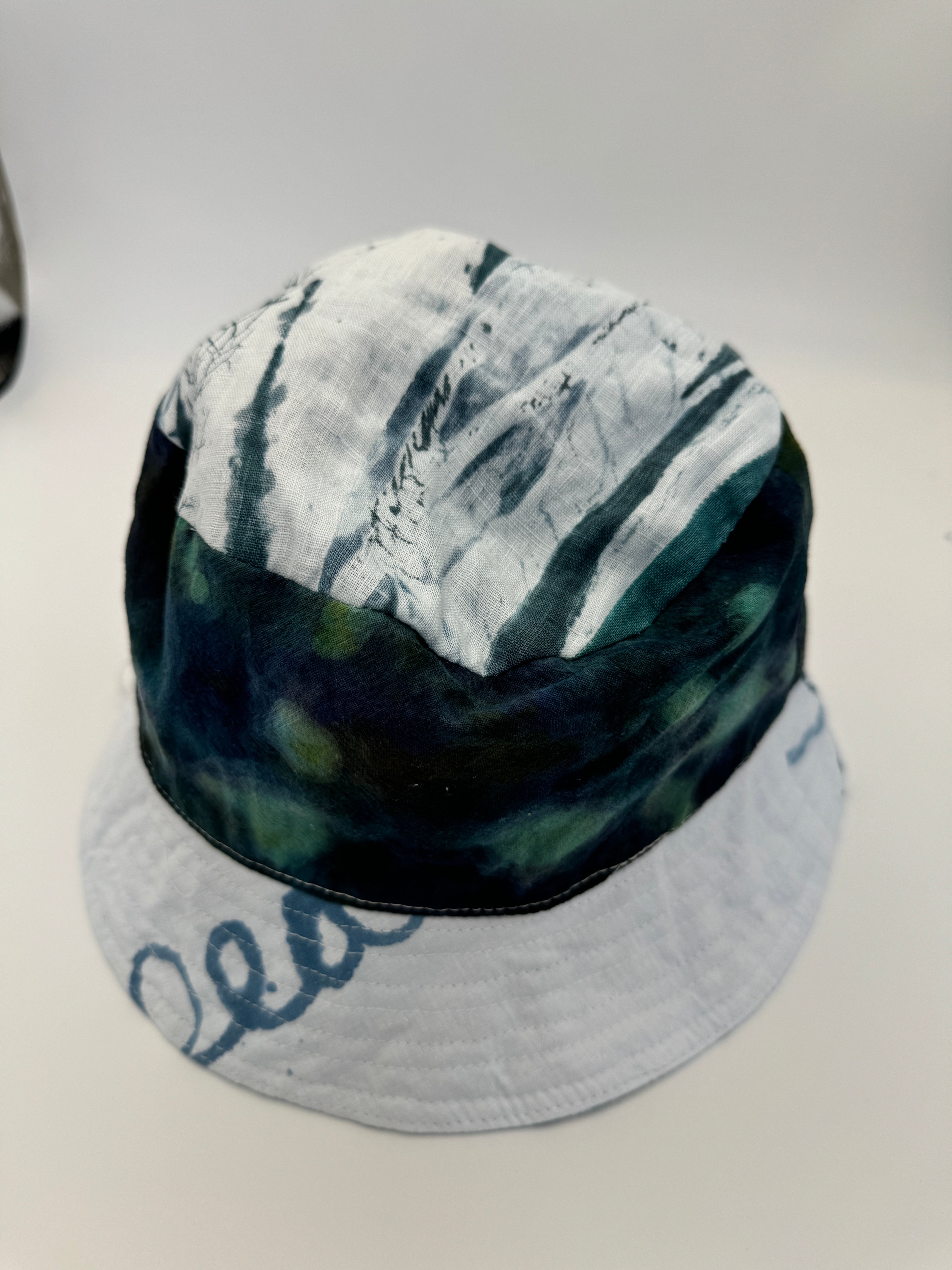 BUCKET HAT Small T