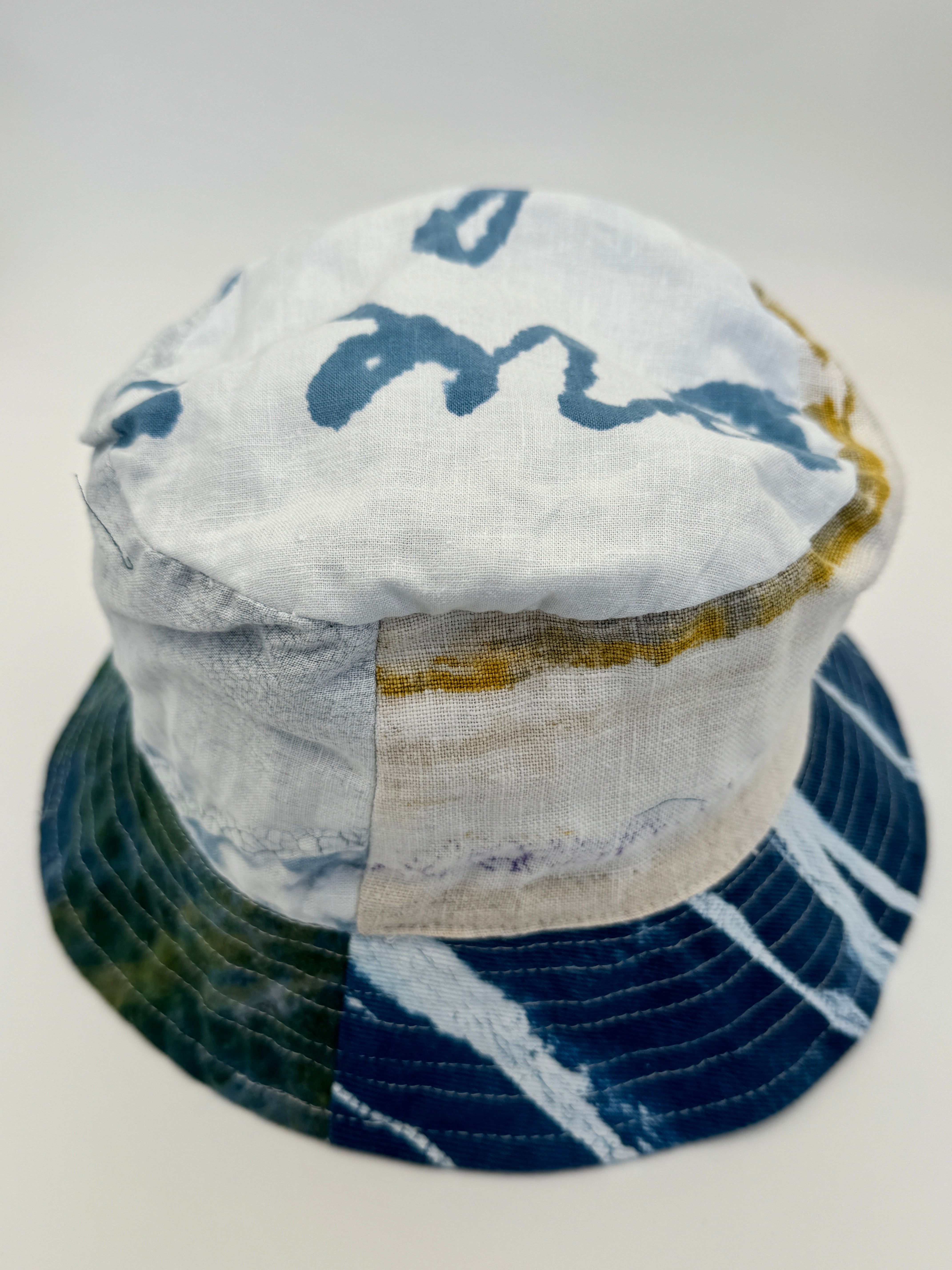 BUCKET HAT Small V