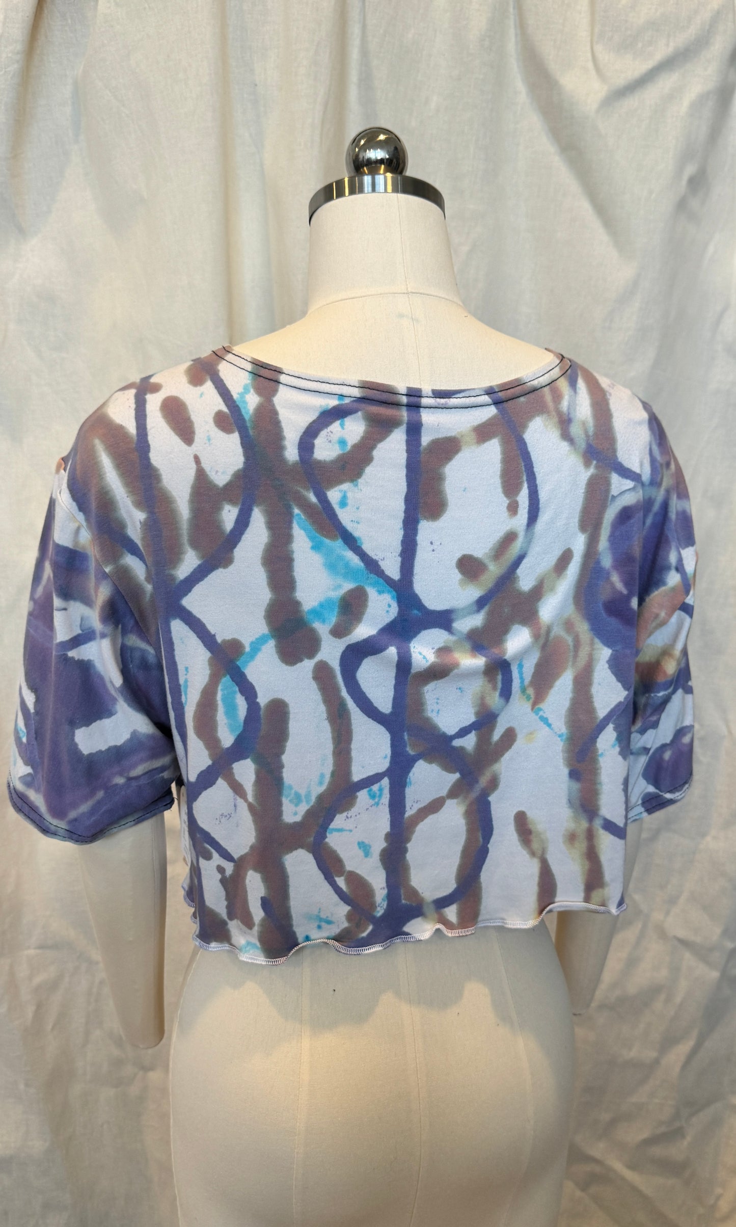 Mens's Crop Tee with Tangle Phi