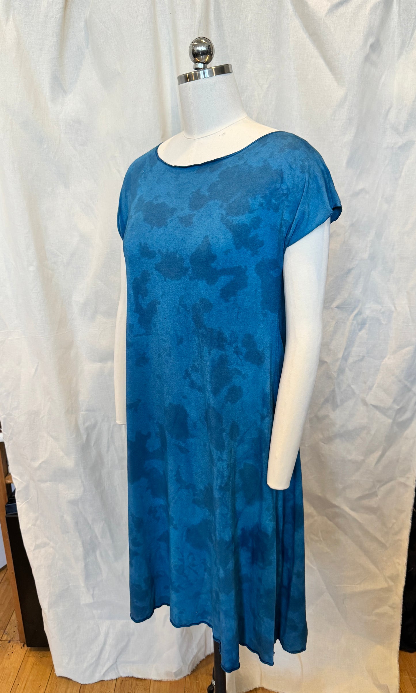 Cap Sleeve Fitted Dress in Spotted Blue