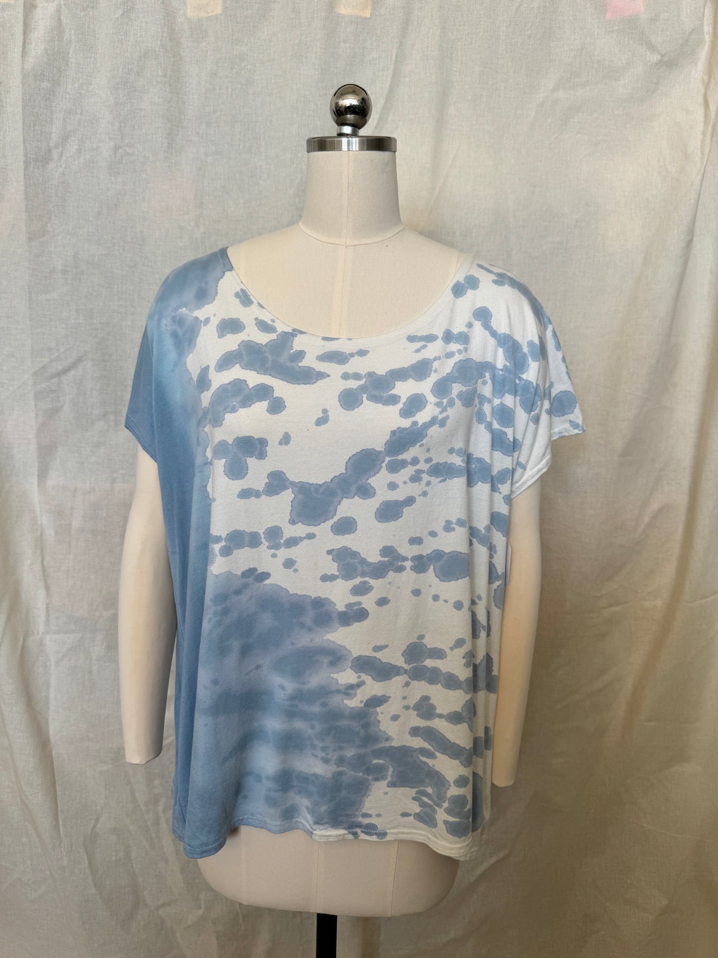 ELLIE TOP in Light Blue Rain Storm