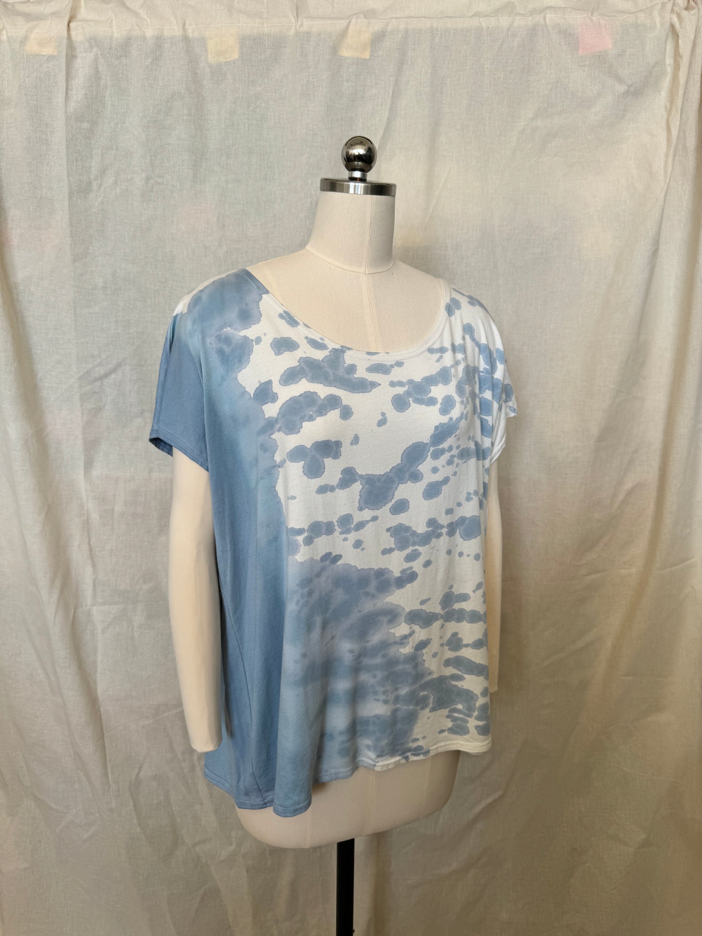 ELLIE TOP in Light Blue Rain Storm