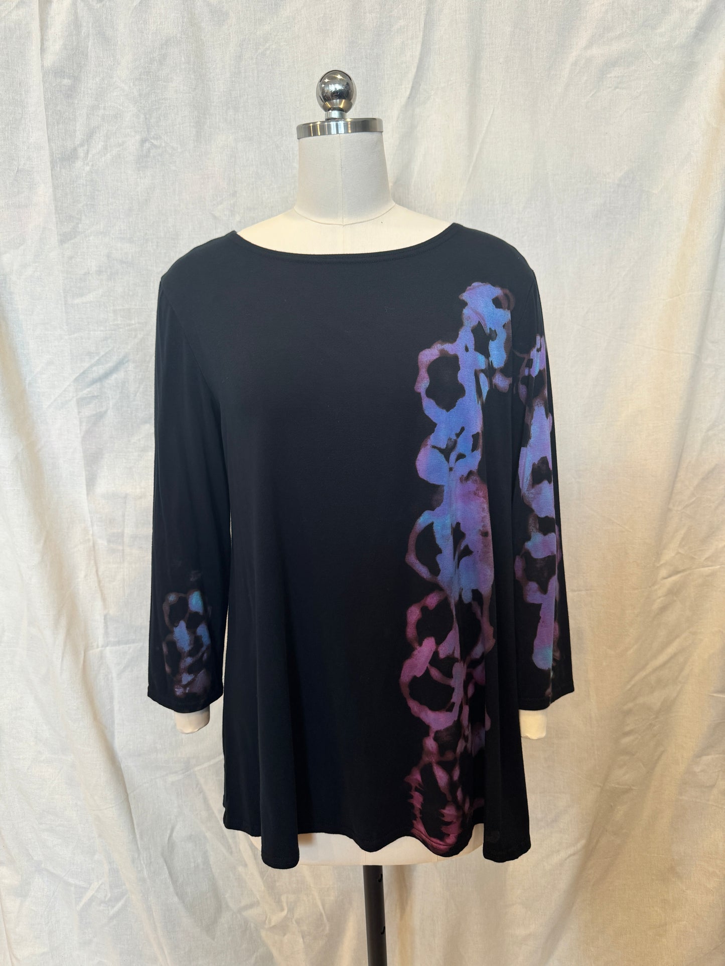 AUDREY 3/4 SLEEVE TUNIC in Purple Blue Side Scribble