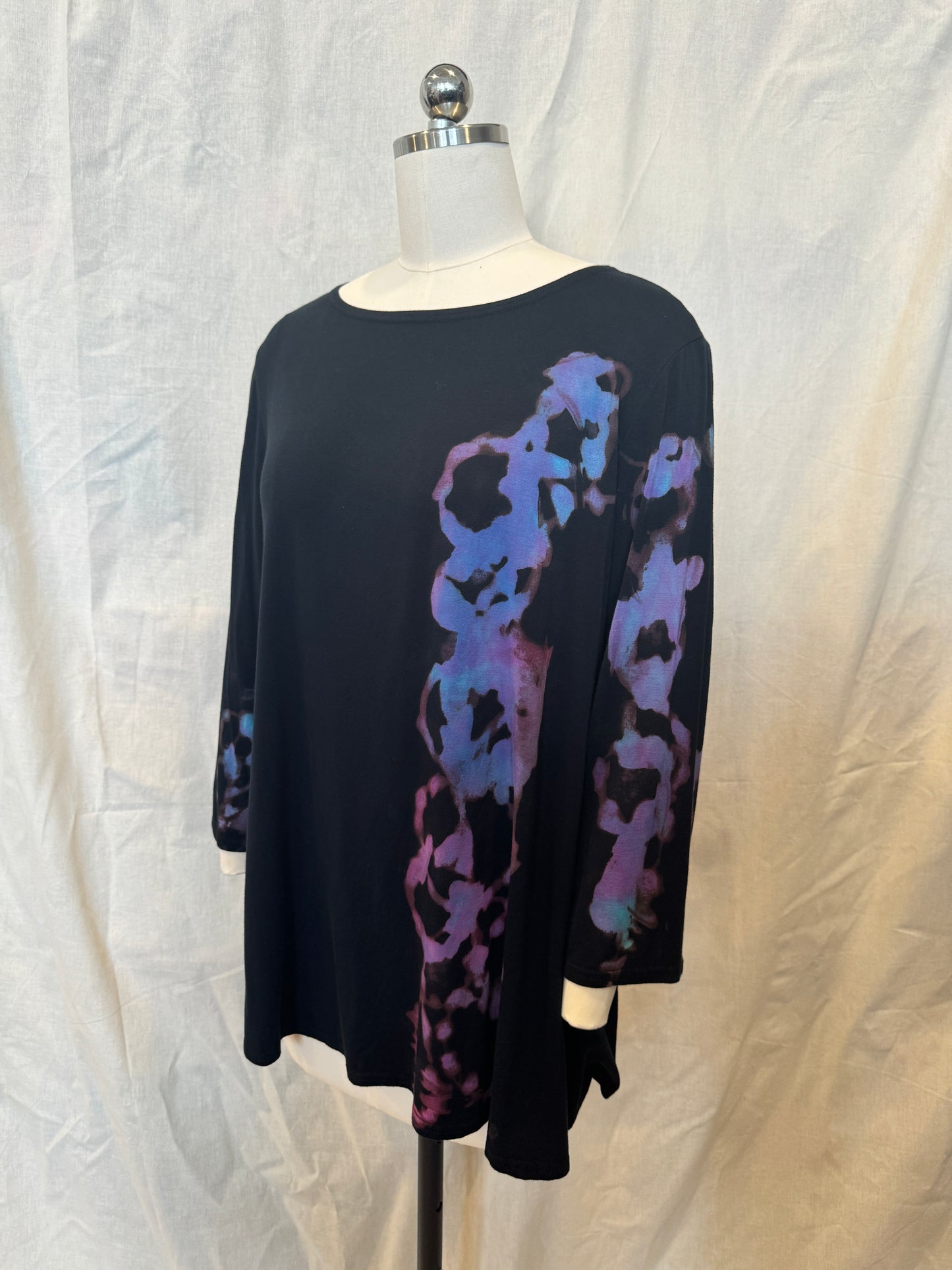 AUDREY 3/4 SLEEVE TUNIC in Purple Blue Side Scribble