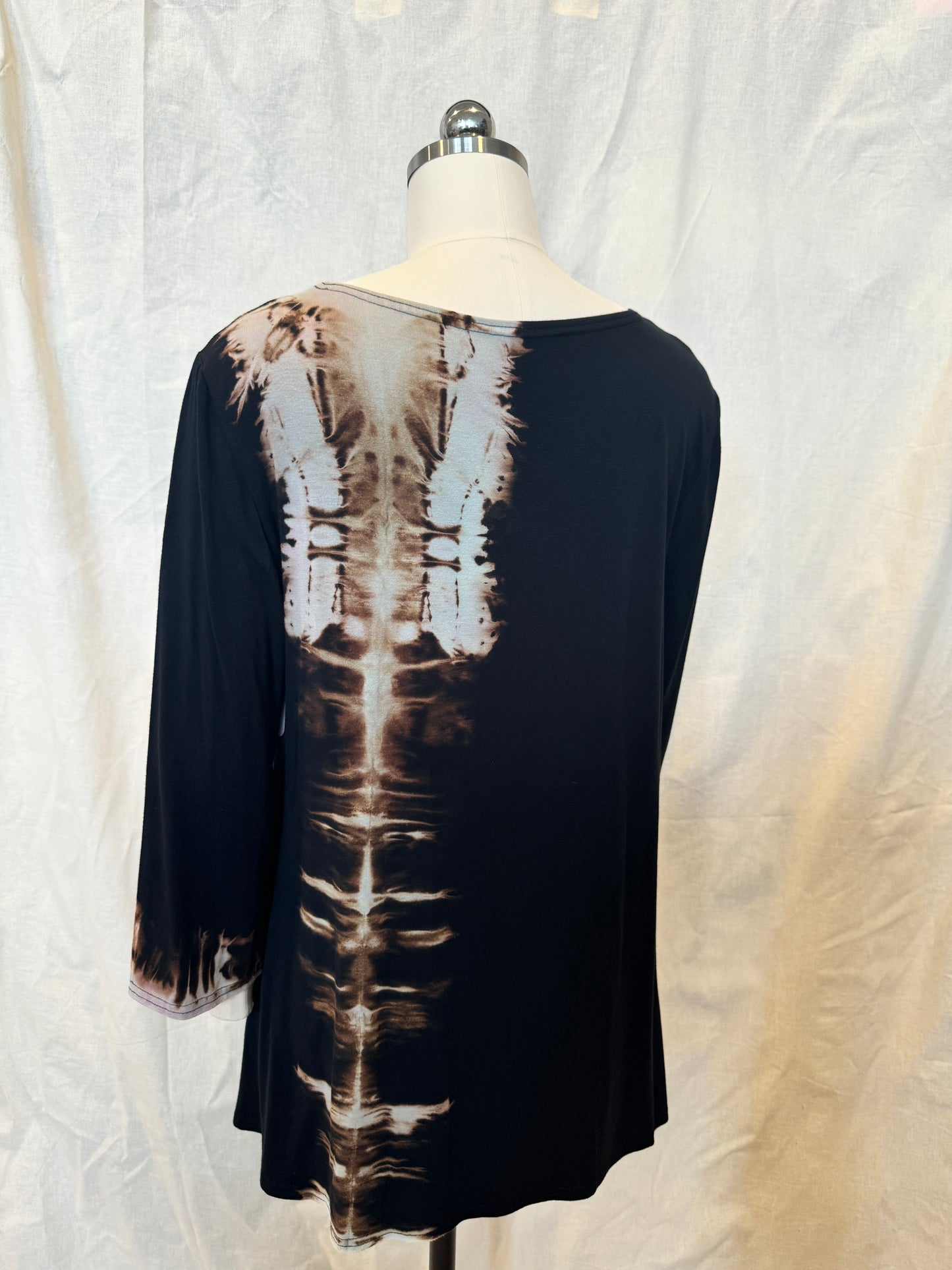 AUDREY 3/4 SLEEVE TUNIC in White TIger Roadmap