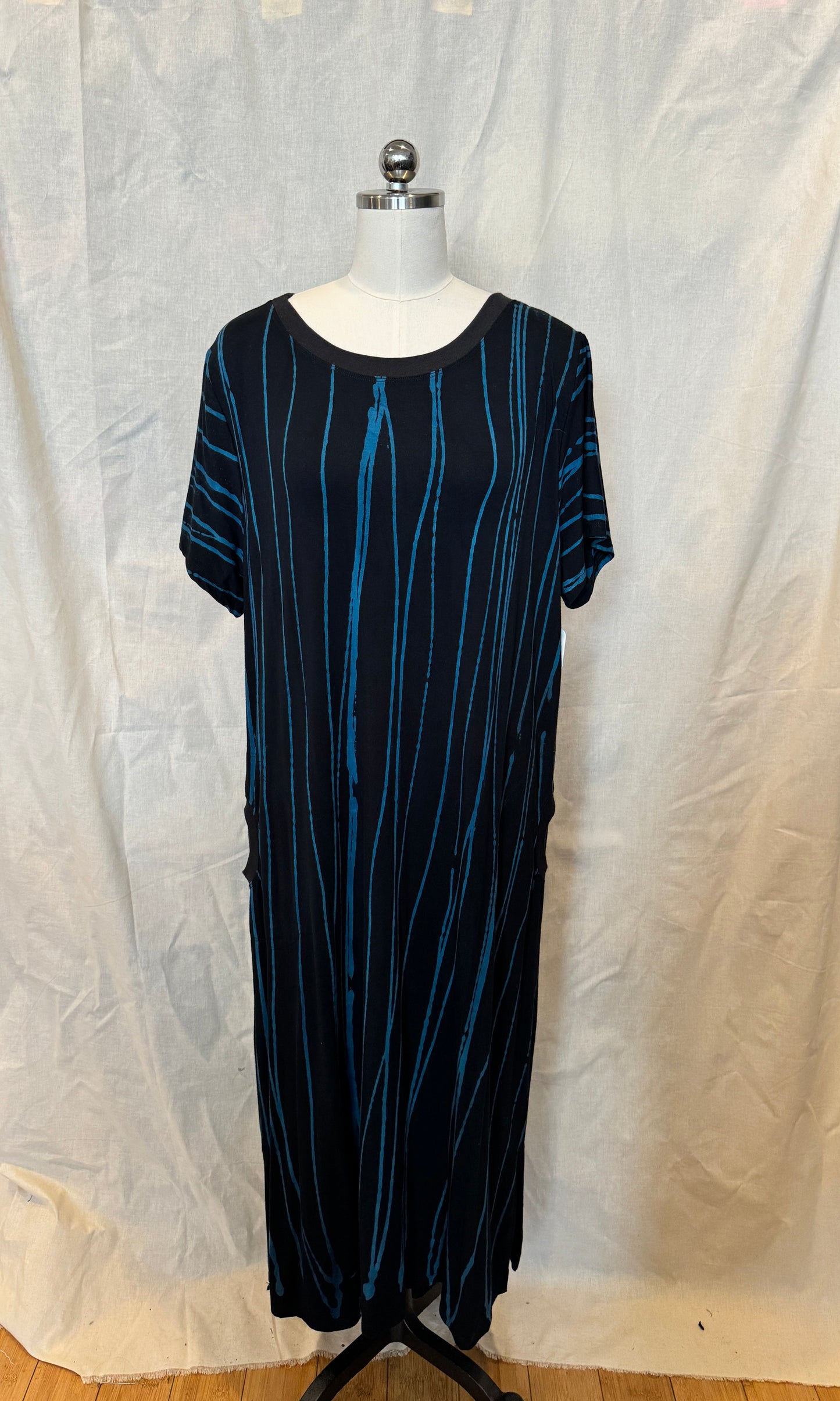 MANDY ELBOW SLEEVE DRESS in Cobalt Blue Lines